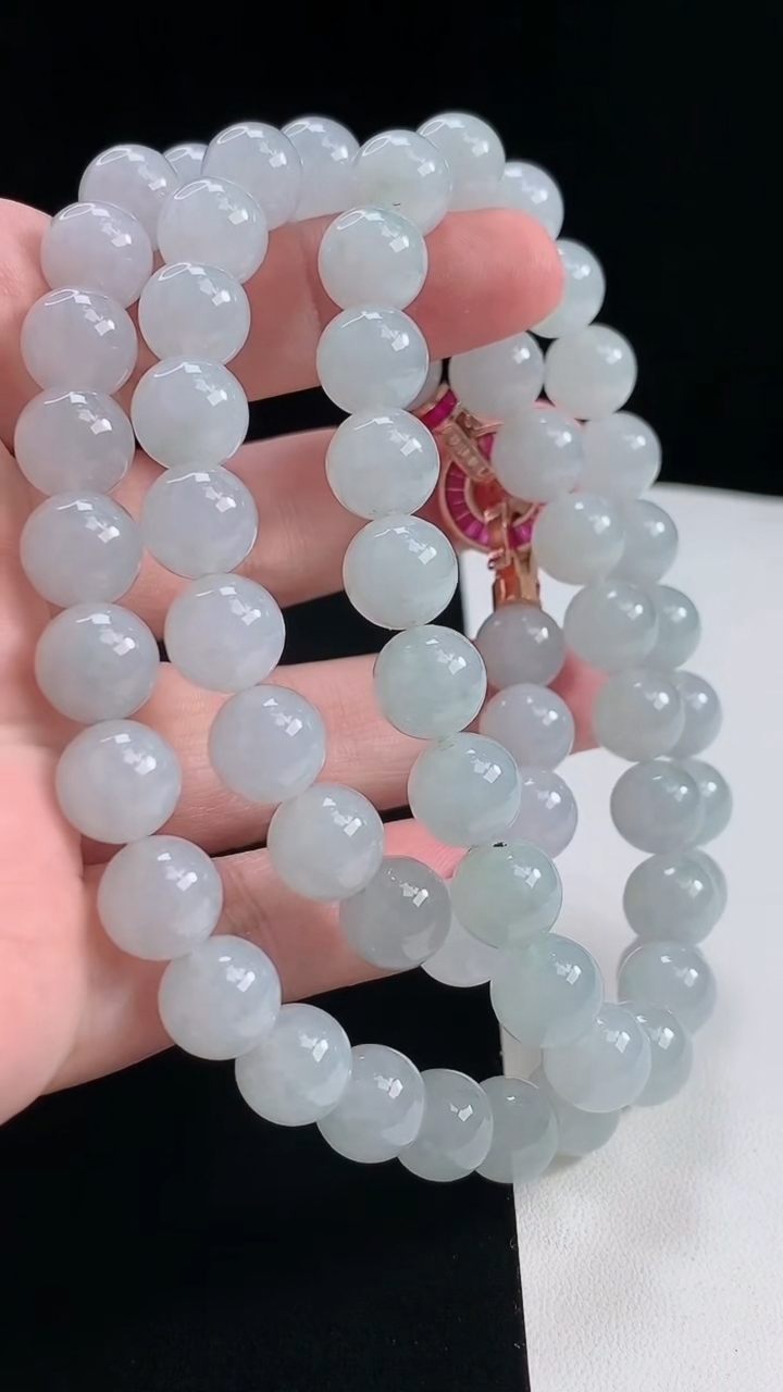 天然A货翡翠飘花圆珠项链，尺寸10-66颗 重量:120.00g8月7日
工厂直销收藏佳品,种好水足，色泽均匀，有种有色，上手高大气！