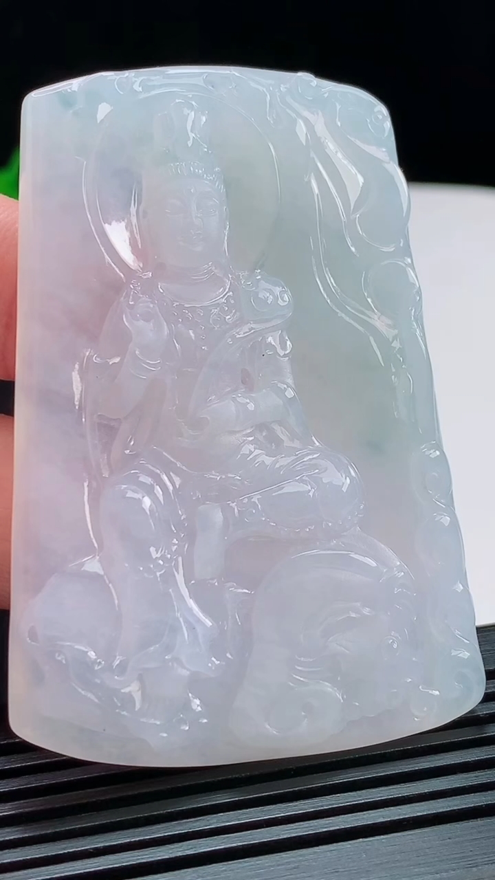 天然A货翡翠普贤菩萨吊坠，尺寸65-44.6-6 重量:39.45g
8月7日