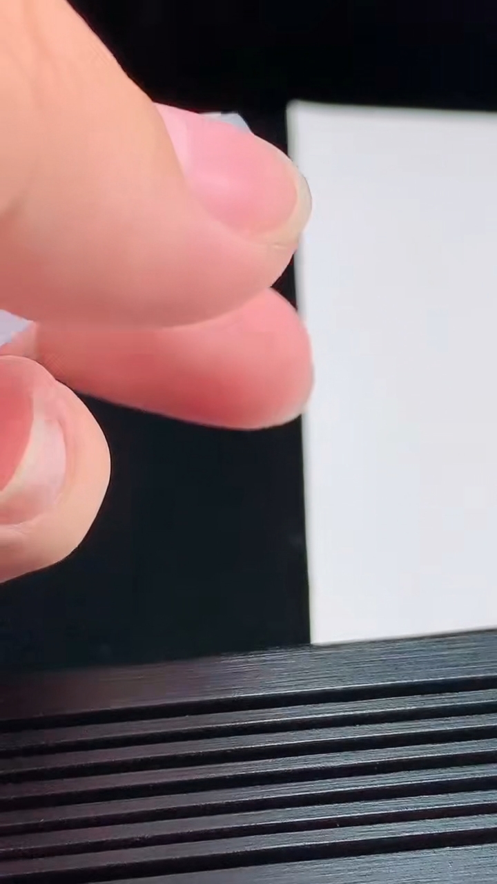 天然A货翡翠牌吊坠，尺寸49-39-5.2 重量:24.48g
8月7日