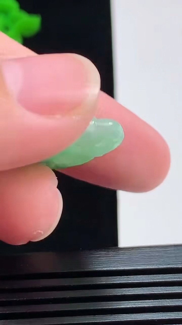 天然A货翡翠佛公吊坠，尺寸24-27-5 重量:4.60g
8月7日
