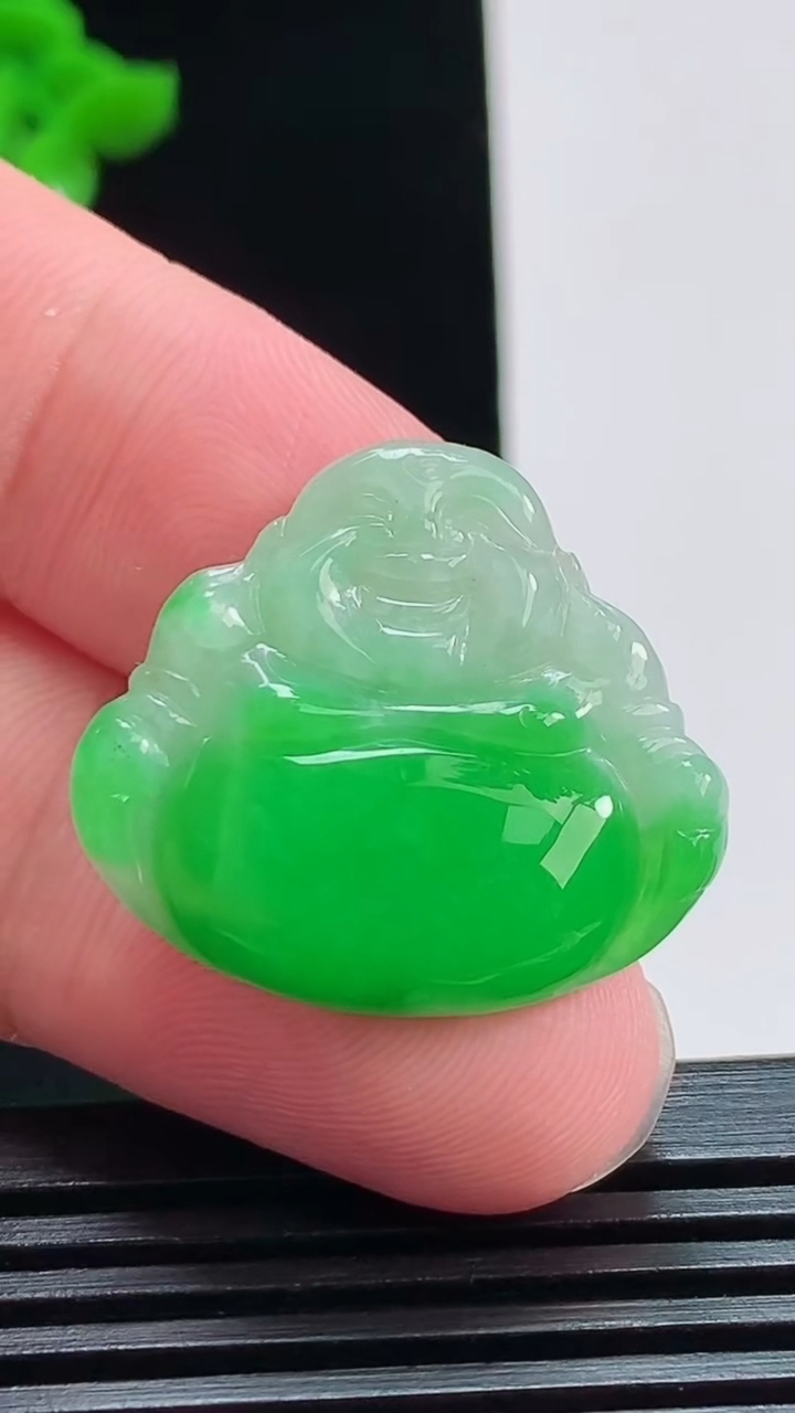 天然A货翡翠佛公吊坠，尺寸24-27-5 重量:4.60g
8月7日