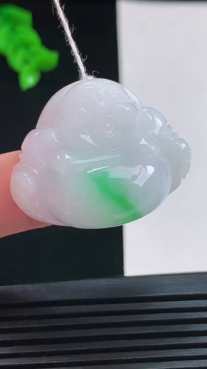 天然A货翡翠佛公吊坠，尺寸26-32.7-14.2 重量:20.00g
8月8日