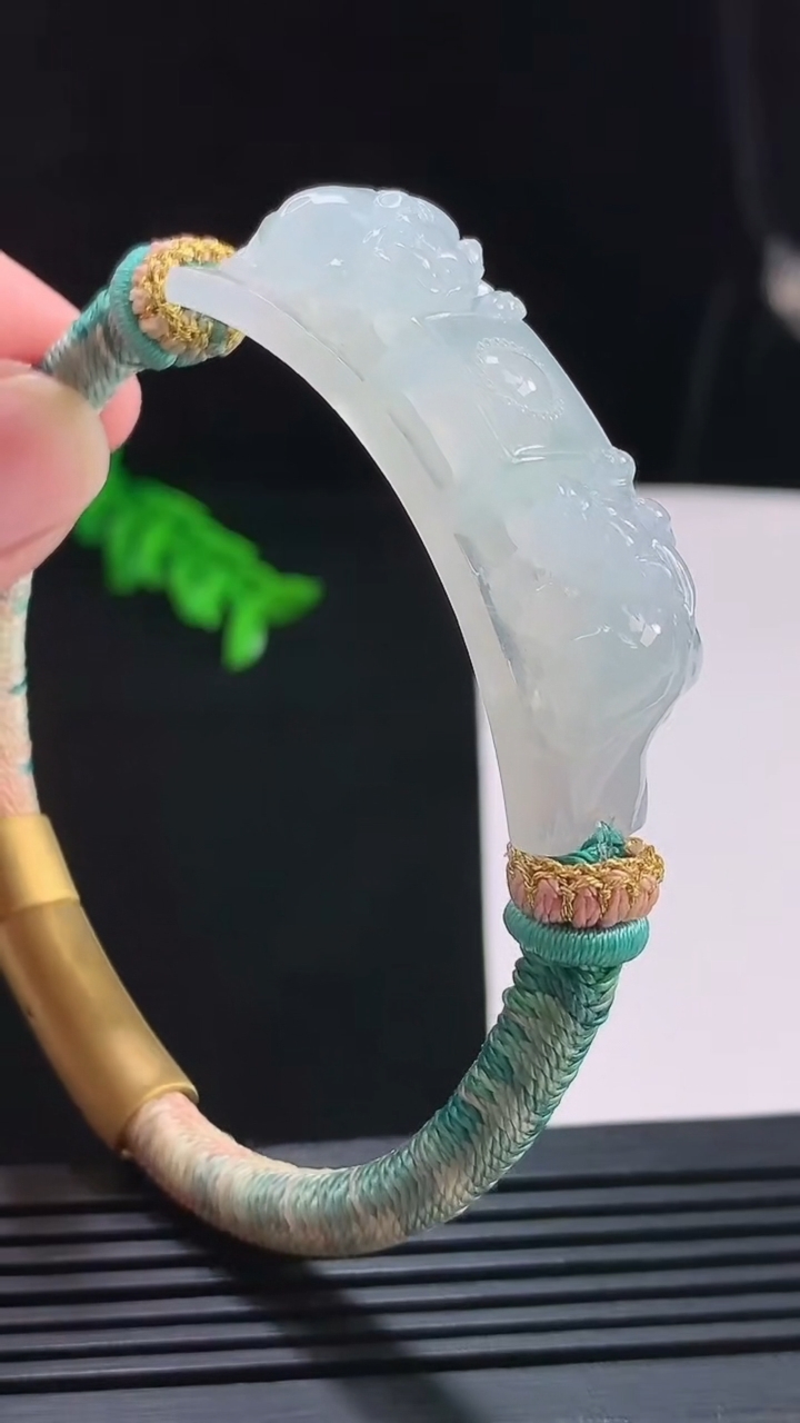 天然A货翡翠貔貅手牌，尺寸49.2-11-12 重量:24.58g
8月8日
