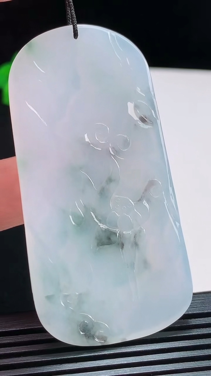 天然A货翡翠飘花文殊菩萨吊坠，尺寸66.5-33-5.2 重量:27.95g
8月8日