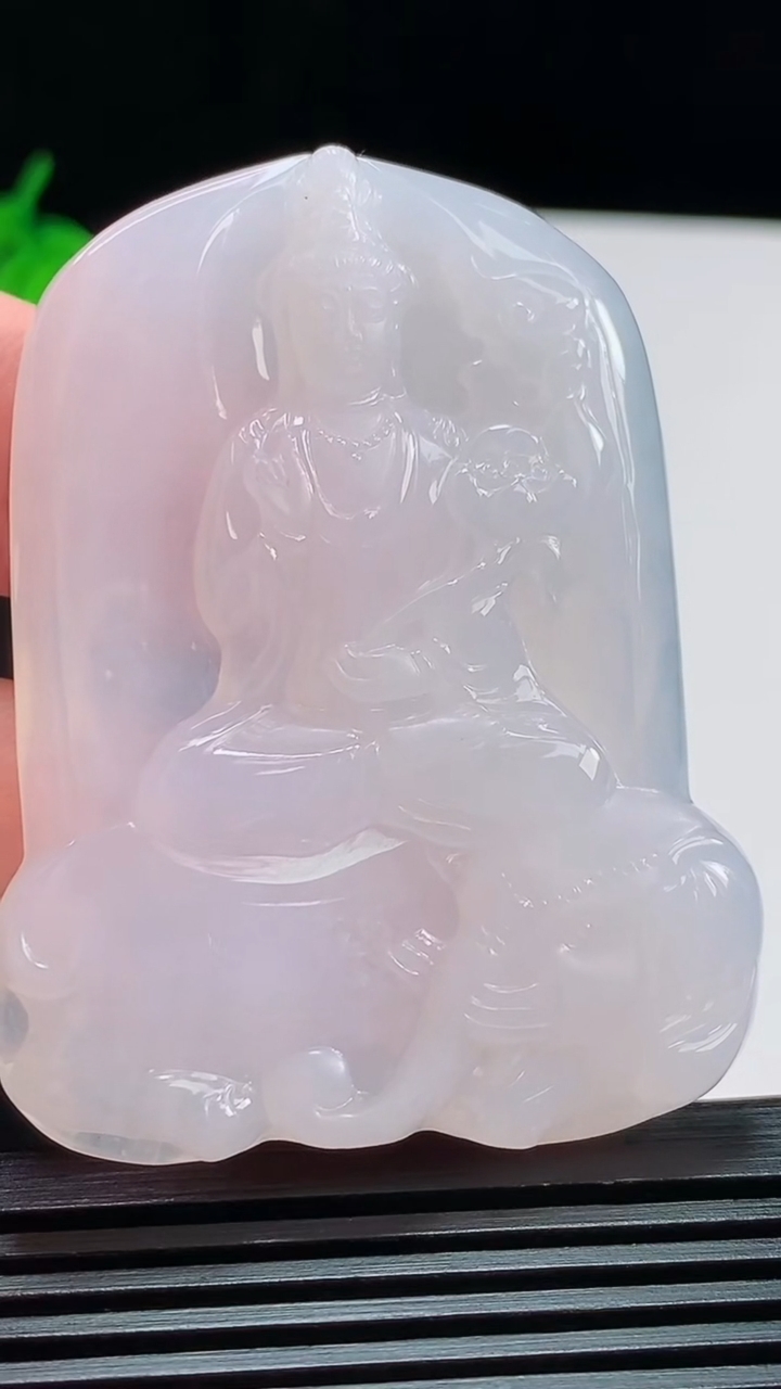 天然A货翡翠普贤菩萨吊坠，尺寸56-43.5-5.2 重量:28.14g
8月8日