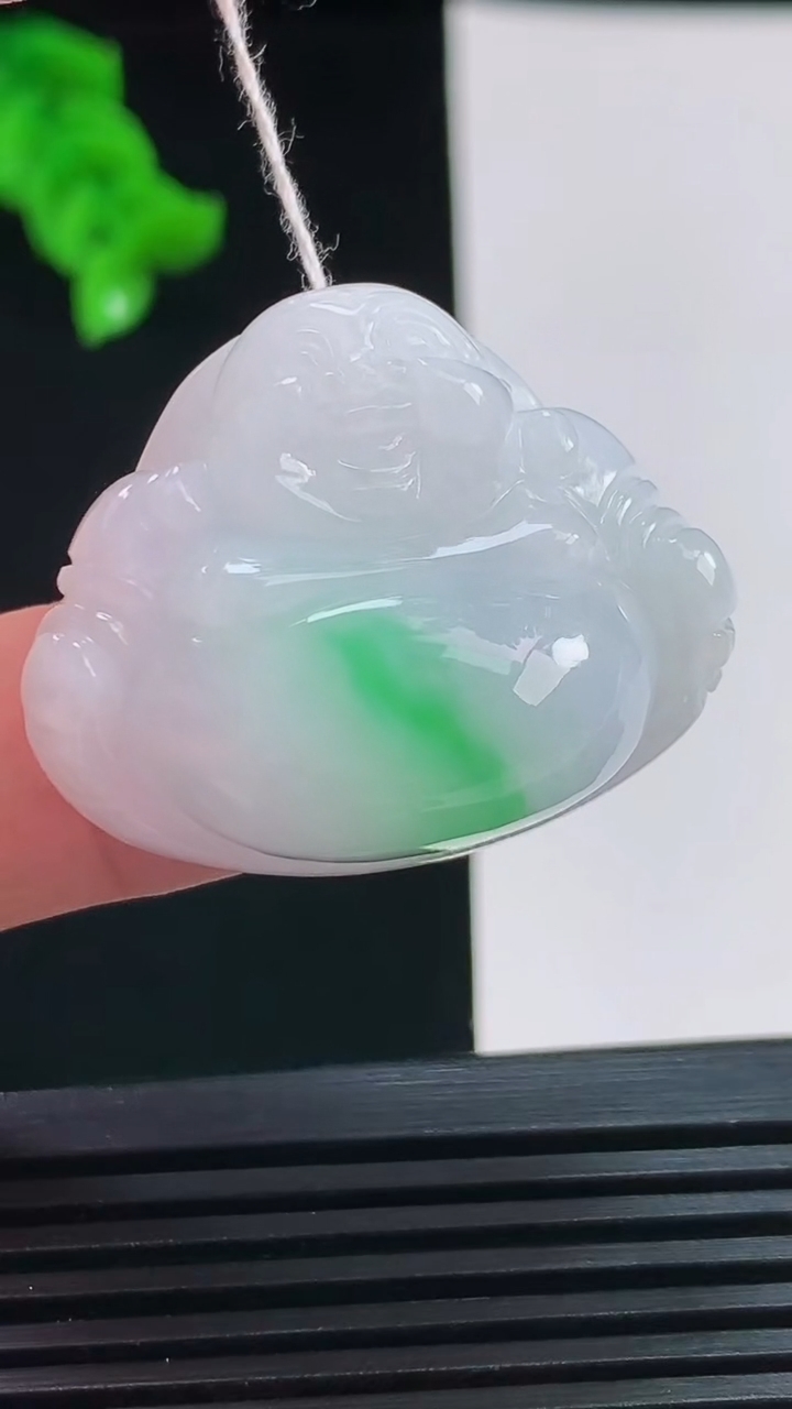 天然A货翡翠佛公吊坠，尺寸26-32.7-14.2 重量:20.00g
8月8日