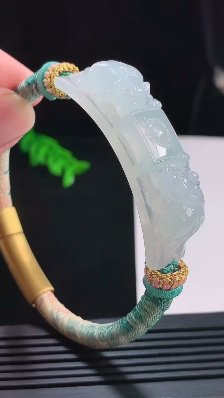 天然A货翡翠貔貅手牌，尺寸49.2-11-12 重量:24.58g
8月8日