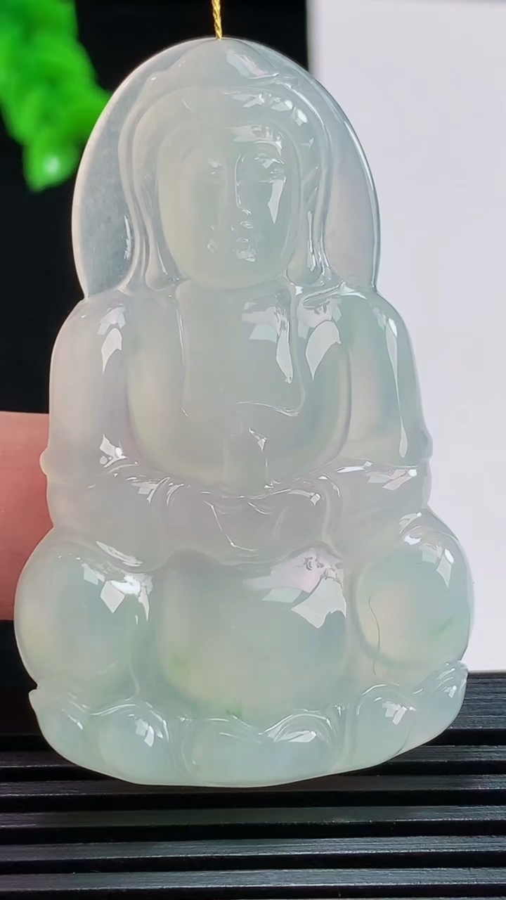 天然A货翡翠正装观音吊坠，尺寸54-33-5.2 重量:16.65g
8月9日