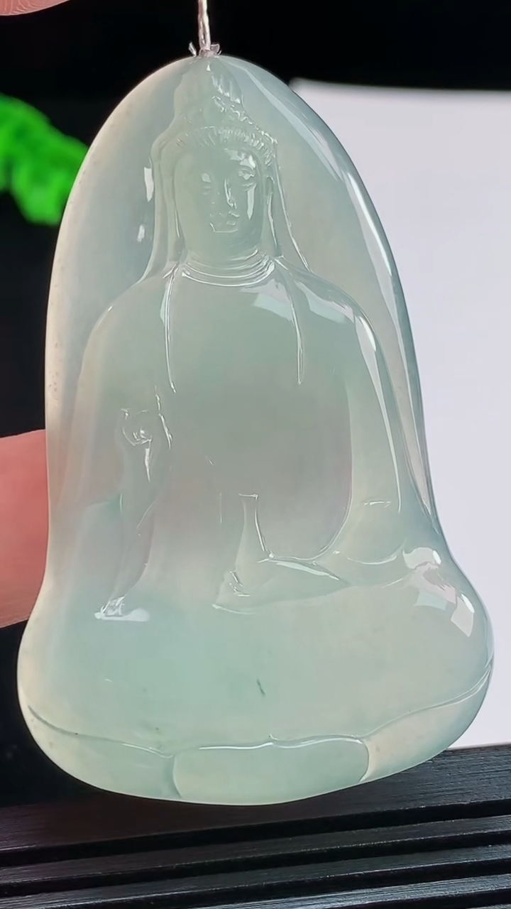 天然A货翡翠素衣观音吊坠，尺寸59-37-4.5 重量:18.72g
8月9日