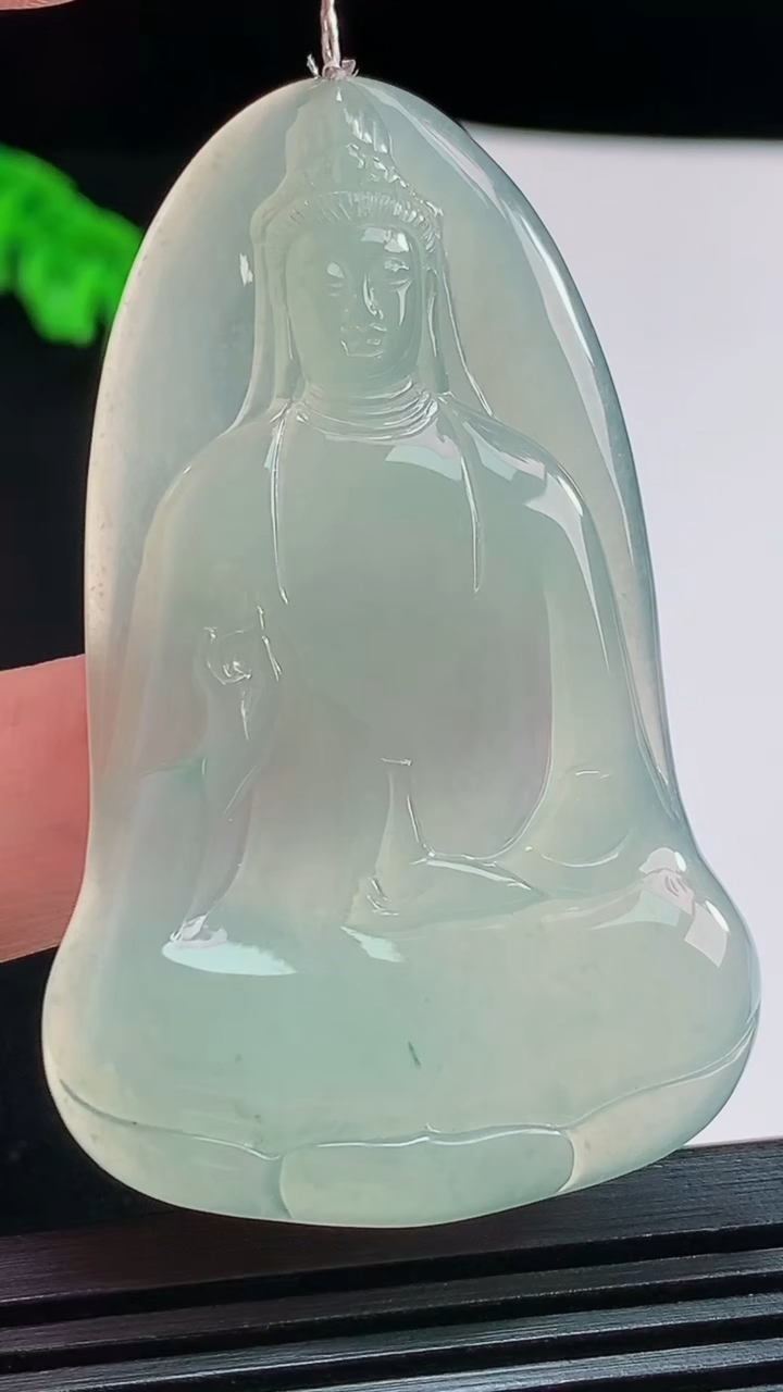 天然A货翡翠素衣观音吊坠，尺寸59-37-4.5 重量:18.72g
8月9日