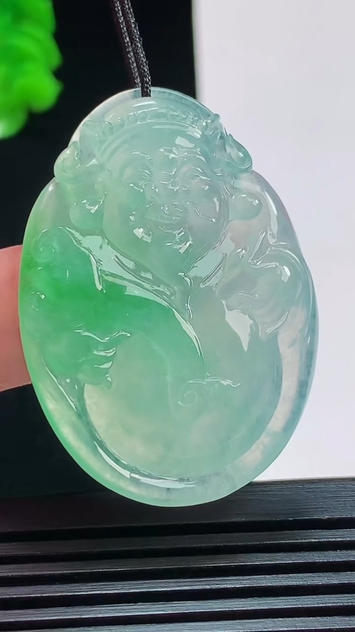天然A货翡翠财神爷吊坠，尺寸42-30.5-6.5 重量:15.86g
8月9日