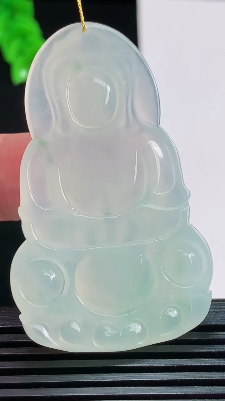 天然A货翡翠正装观音吊坠，尺寸54-33-5.2 重量:16.65g
8月9日