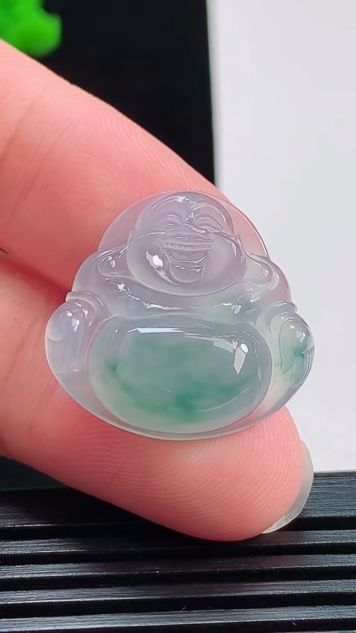 天然A货翡翠冰种飘花佛公吊坠，尺寸22-23.5-5.2 重量:4.55g
8月10日