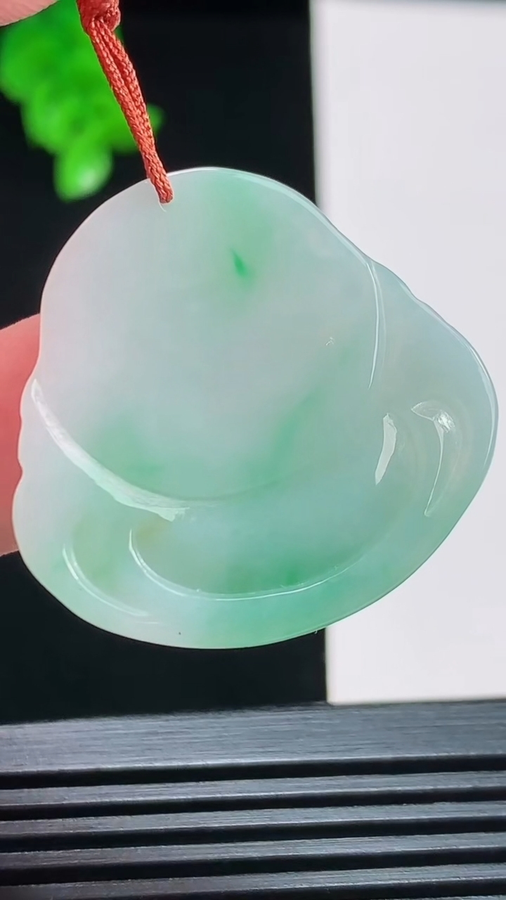 天然A货翡翠佛公吊坠，尺寸31-32.5-4.8 重量:7.77g
8月10日
