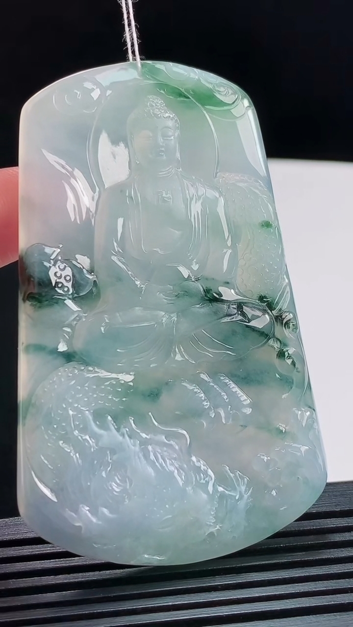 天然A货翡翠种飘花御龙大日如来佛吊坠，尺寸69.6-43-5.8 重量:39.41g
8月10日