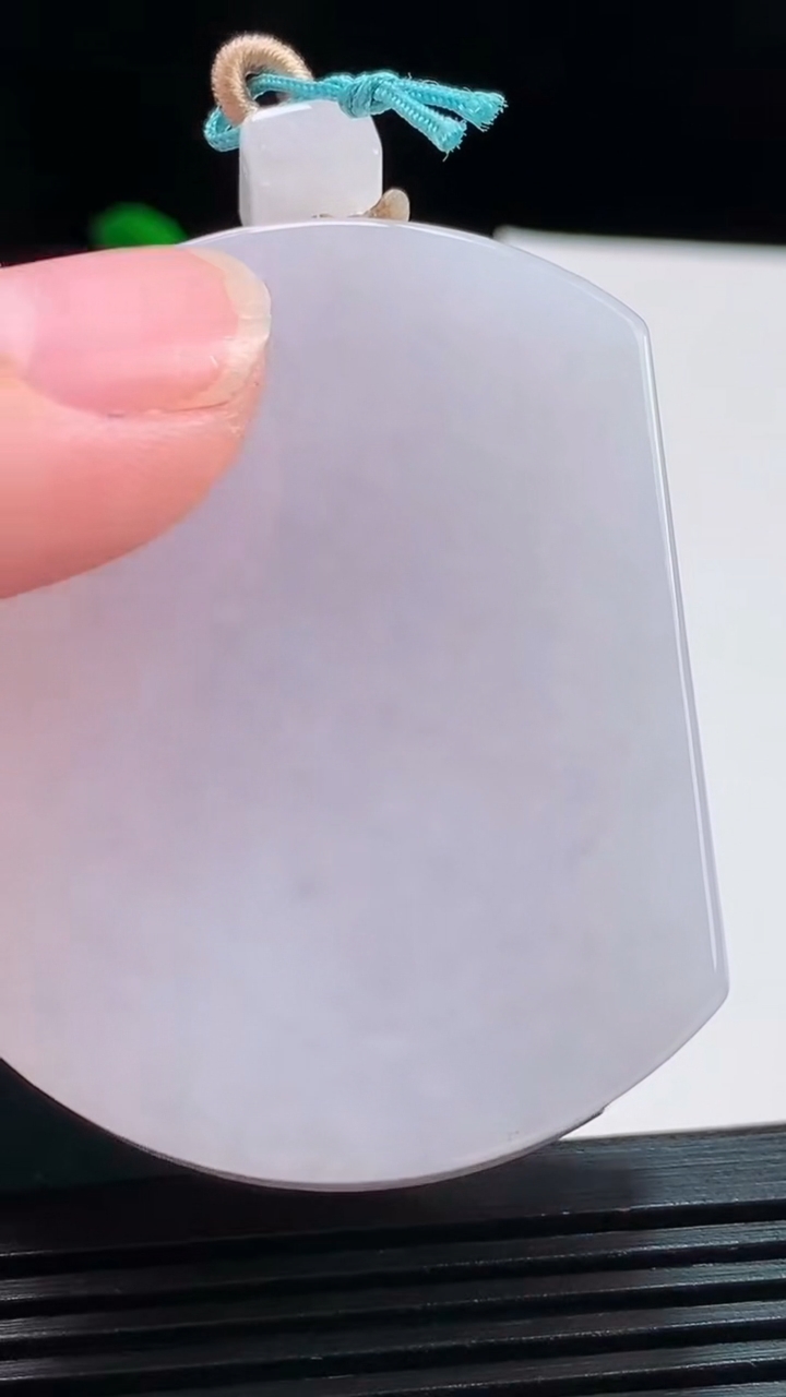 天然A货翡翠紫罗兰生肖马牌吊坠，尺寸53-40-10.6 重量:60.17g
8月10日