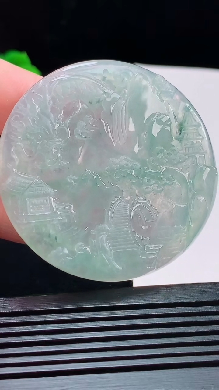 天然A货翡翠龙牌吊坠，尺寸54-5.8，重量:39.22g
8月10日