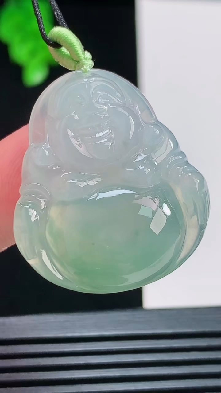天然A货翡翠佛公吊坠，尺寸30-27-6.5，重量:9.00g
8月10日