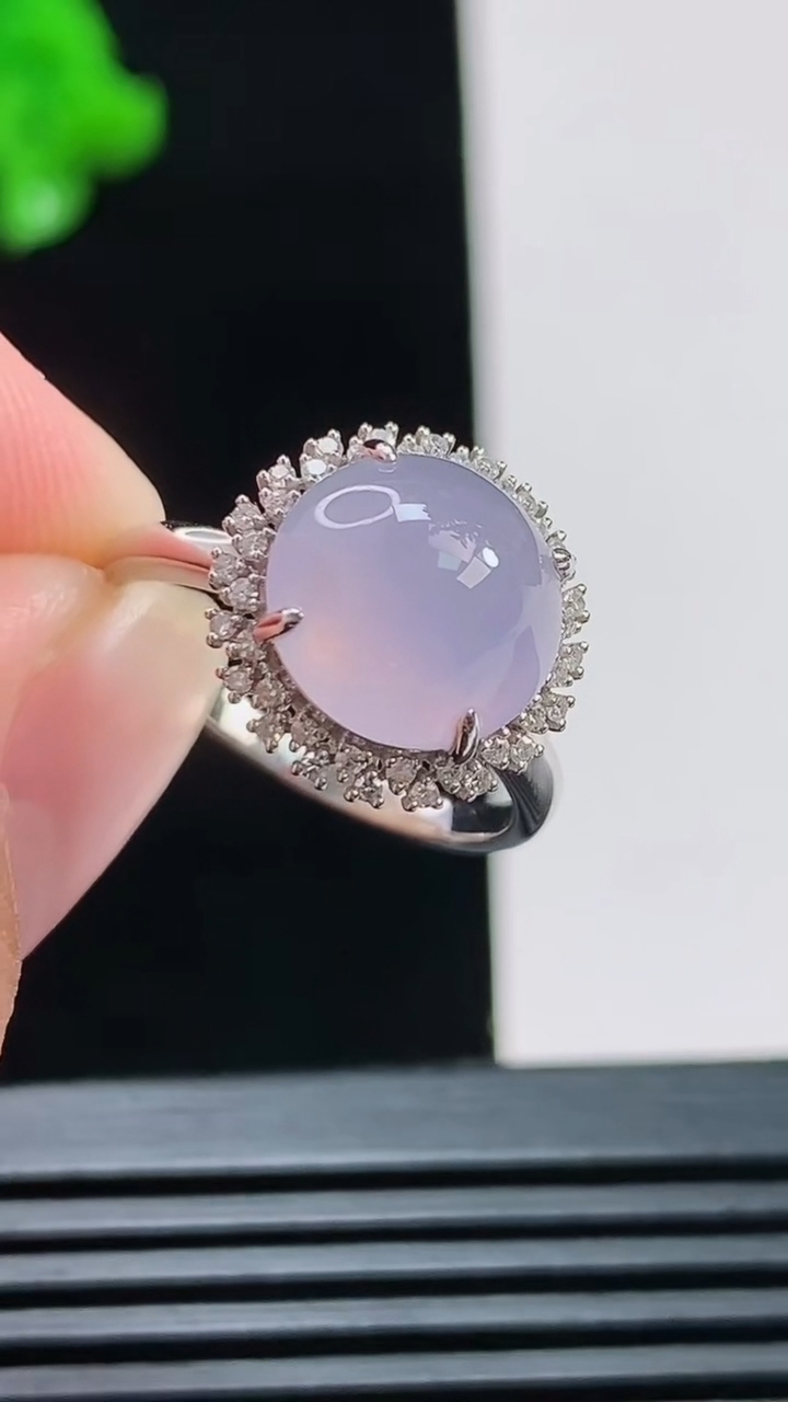天然A货翡翠种紫罗兰蛋面戒指，尺寸16.5-10-9.5 重量:3.11g2026年8月10日
工厂