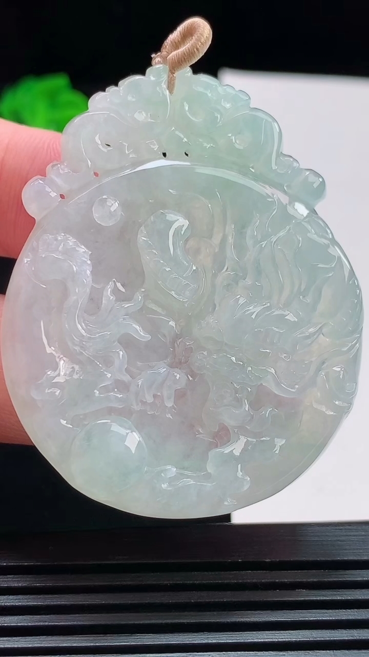 天然A货翡翠龙牌吊坠，尺寸54-43.7-5.5 重量:23.88g
8月10日