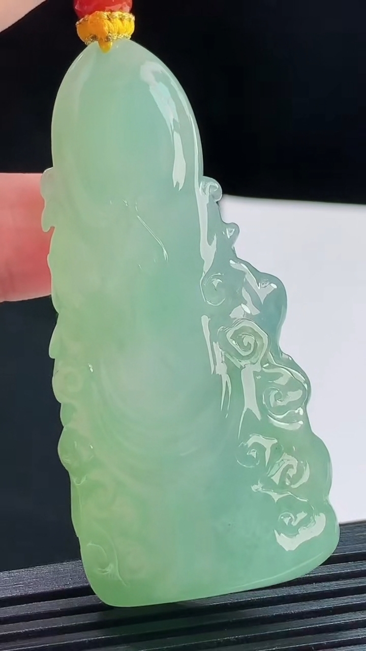 天然A货翡翠普贤菩萨吊坠，尺寸64.2-30-11.2 重量:45.88g
8月10日