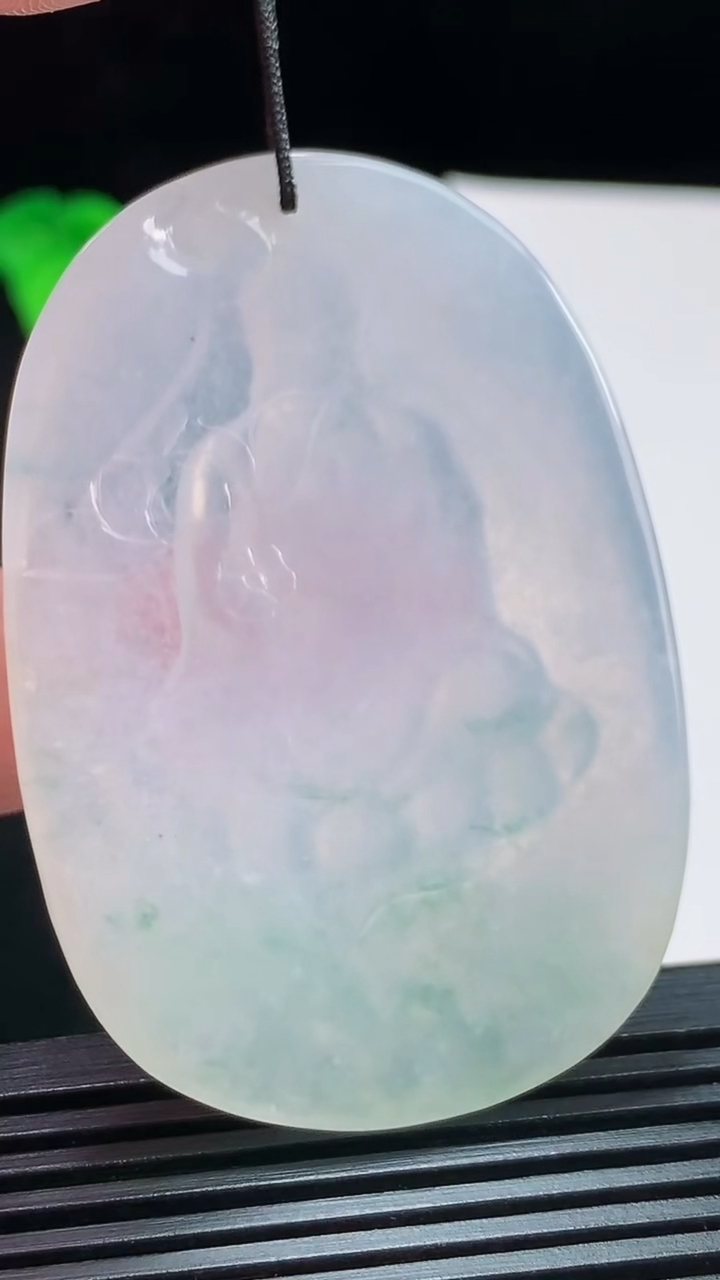 天然A货翡翠飘花阿弥陀佛吊坠，尺寸57-39-5 重量:24.89g
8月10日