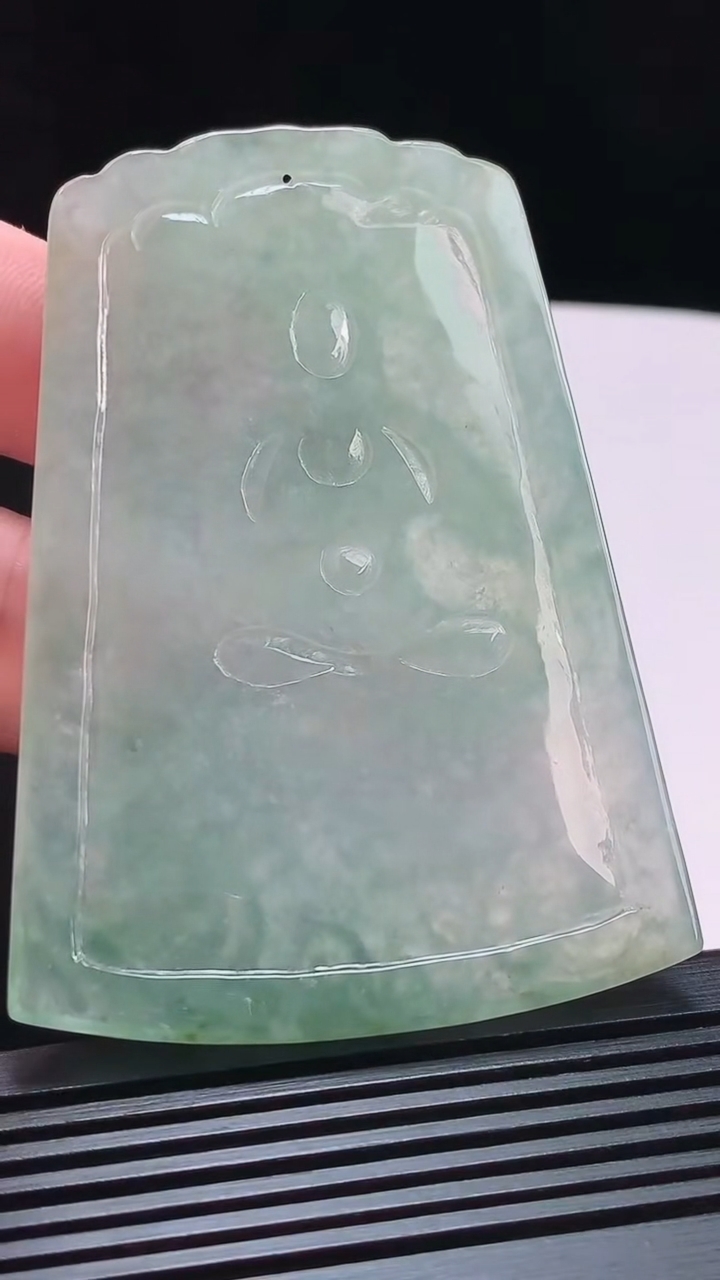 天然A货翡翠文殊菩萨吊坠，尺寸75-53-5.5 重量:47.52g
8月10日