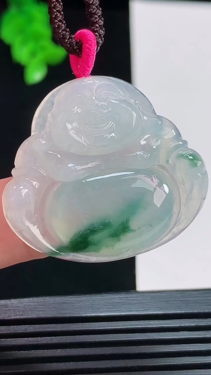 天然A货翡翠飘花佛公吊坠，尺寸30-34-5.6 重量:9.44g
8月10日