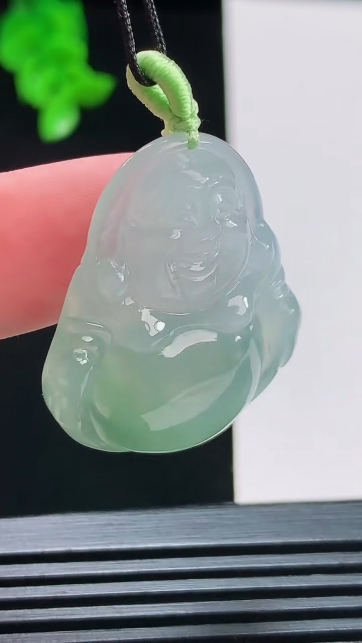 天然A货翡翠佛公吊坠，尺寸30-27-6.5，重量:9.00g
8月10日