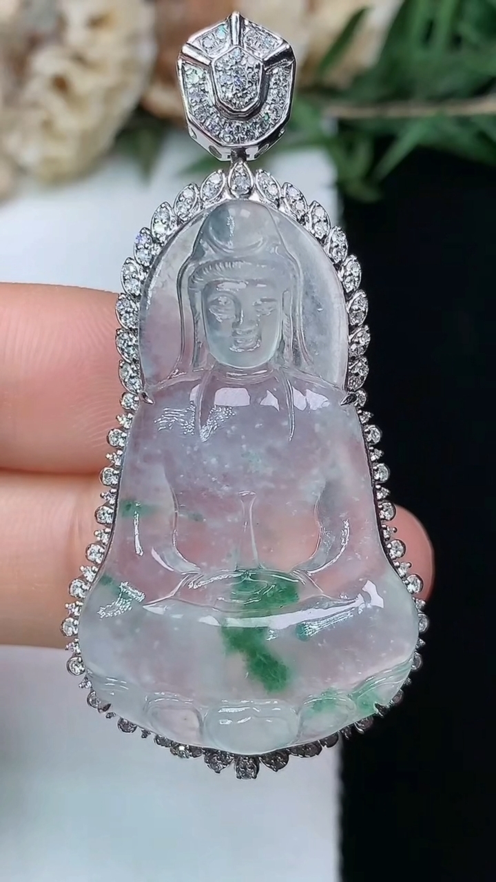 天然A货翡翠飘花素衣观音吊坠，尺寸50.2-24.5-10，裸石35.3-21.8，重量:8.00g