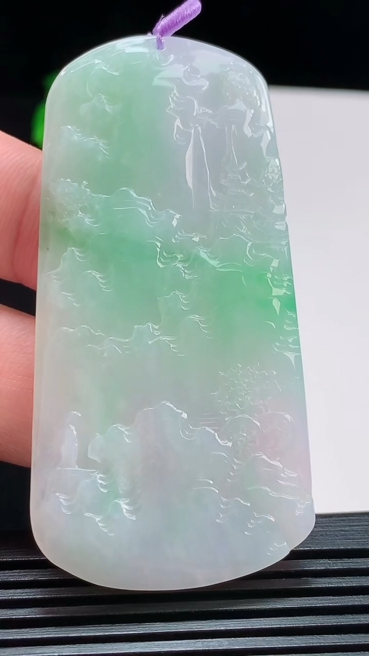 天然A货翡翠山水牌吊坠，尺寸68-34-4.5 重量:25.29g
8月10日