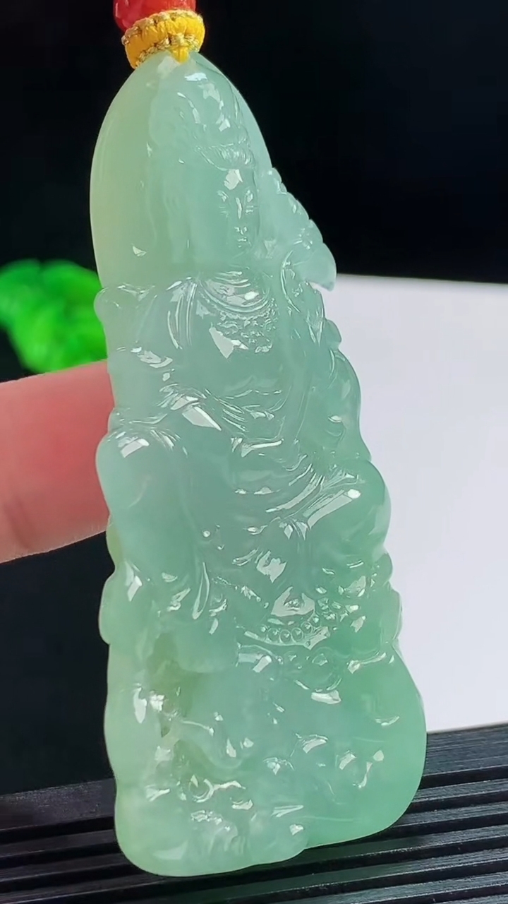 天然A货翡翠普贤菩萨吊坠，尺寸64.2-30-11.2 重量:45.88g
8月10日