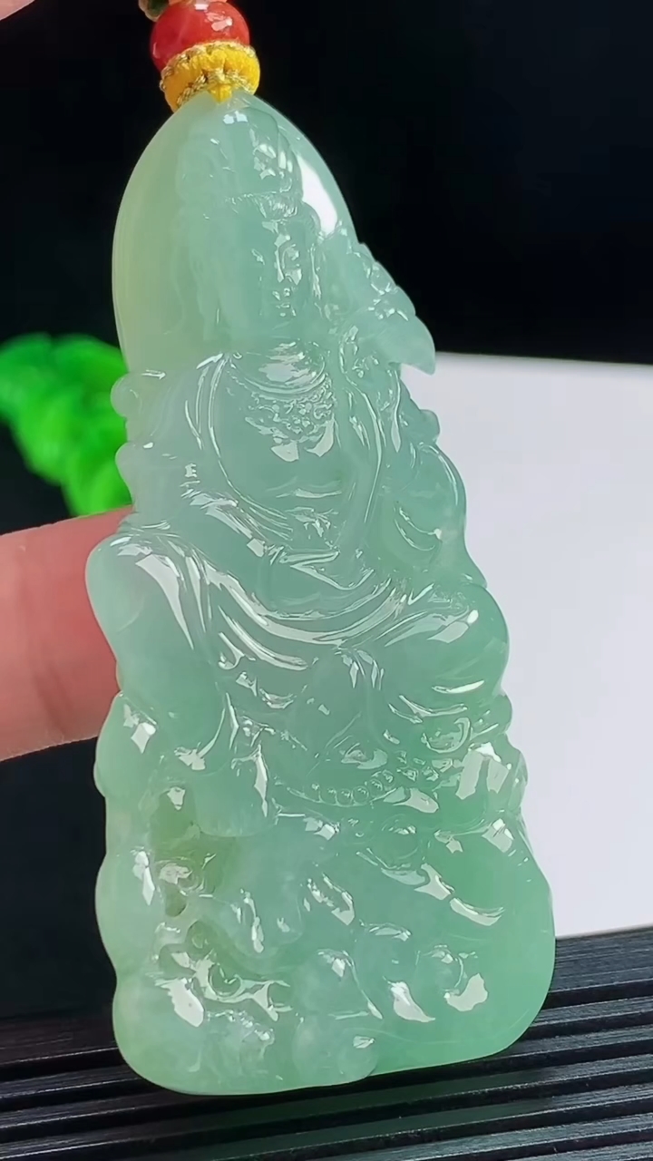 天然A货翡翠普贤菩萨吊坠，尺寸64.2-30-11.2 重量:45.88g
8月10日