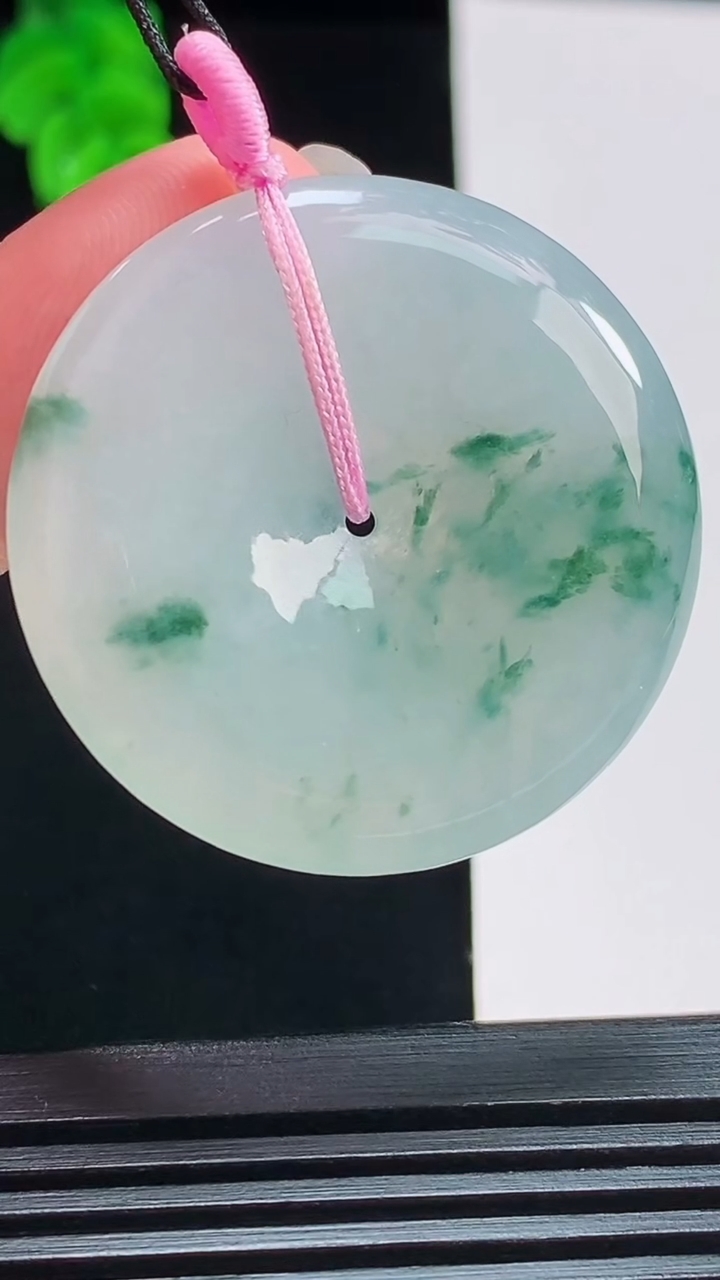 天然A货翡翠飘花平安扣吊坠，尺寸36-5.8 重量:16.53g
8月10日
