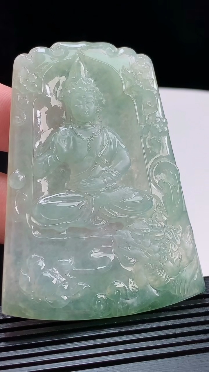 天然A货翡翠文殊菩萨吊坠，尺寸75-53-5.5 重量:47.52g
8月10日