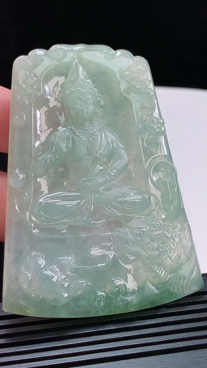 天然A货翡翠文殊菩萨吊坠，尺寸75-53-5.5 重量:47.52g
8月10日