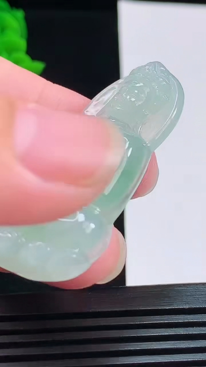 天然A货翡翠素衣观音吊坠，尺寸47-30-6，重量:14.40g
8月11日