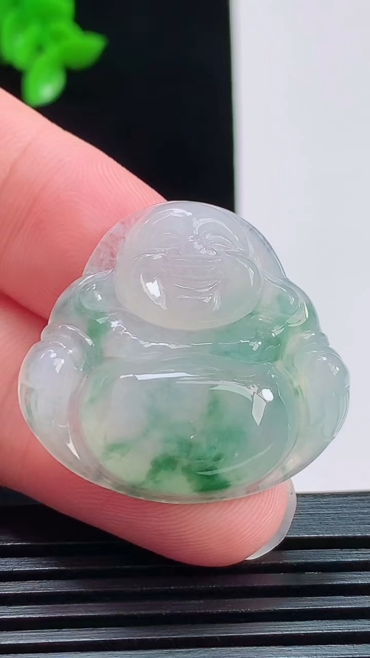 天然A货翡翠飘花佛公吊坠，尺寸28-30-6.2，重量:8.51g
8月11日