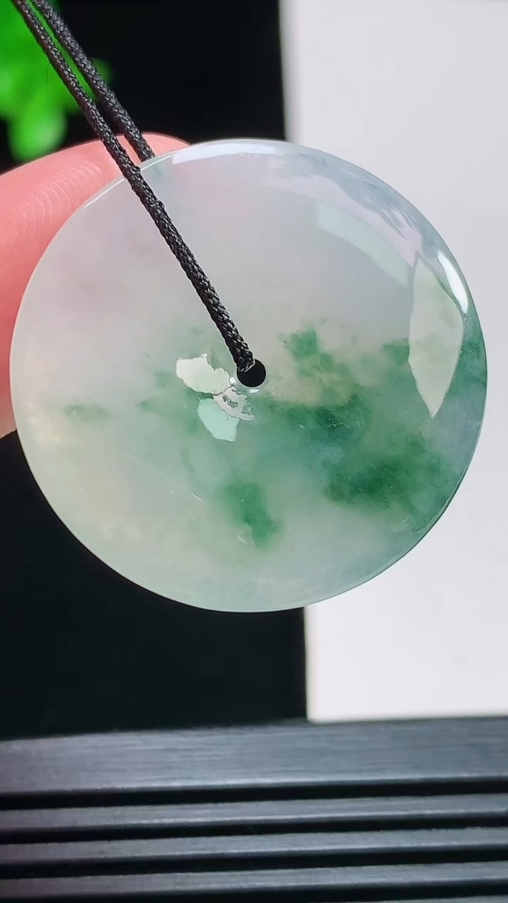 天然A货翡翠冰种飘花平安扣吊坠，尺寸28.5-4 重量:6.64g H172
8月11日