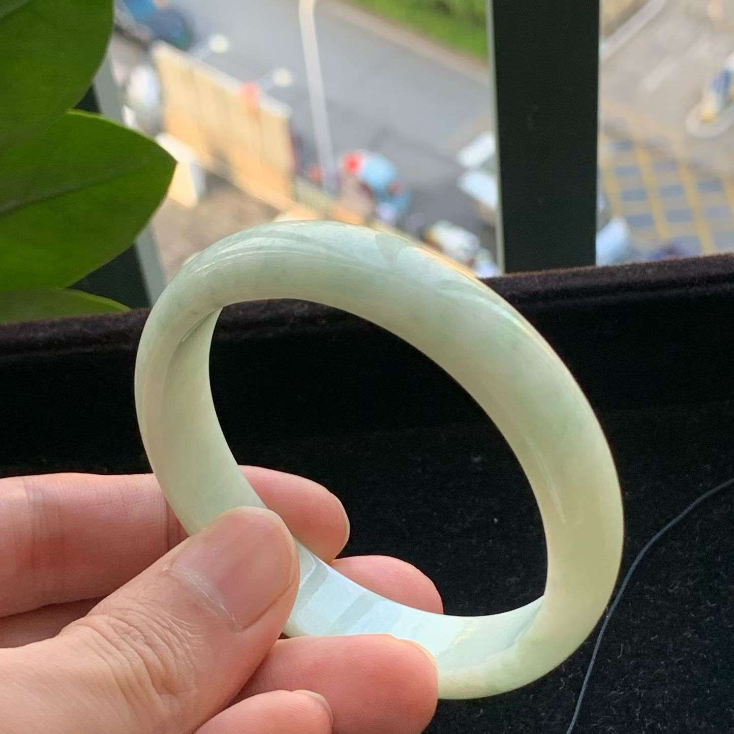 A货天然翡翠冰糯种黄飘花手镯59圈重量50.66
8月11日