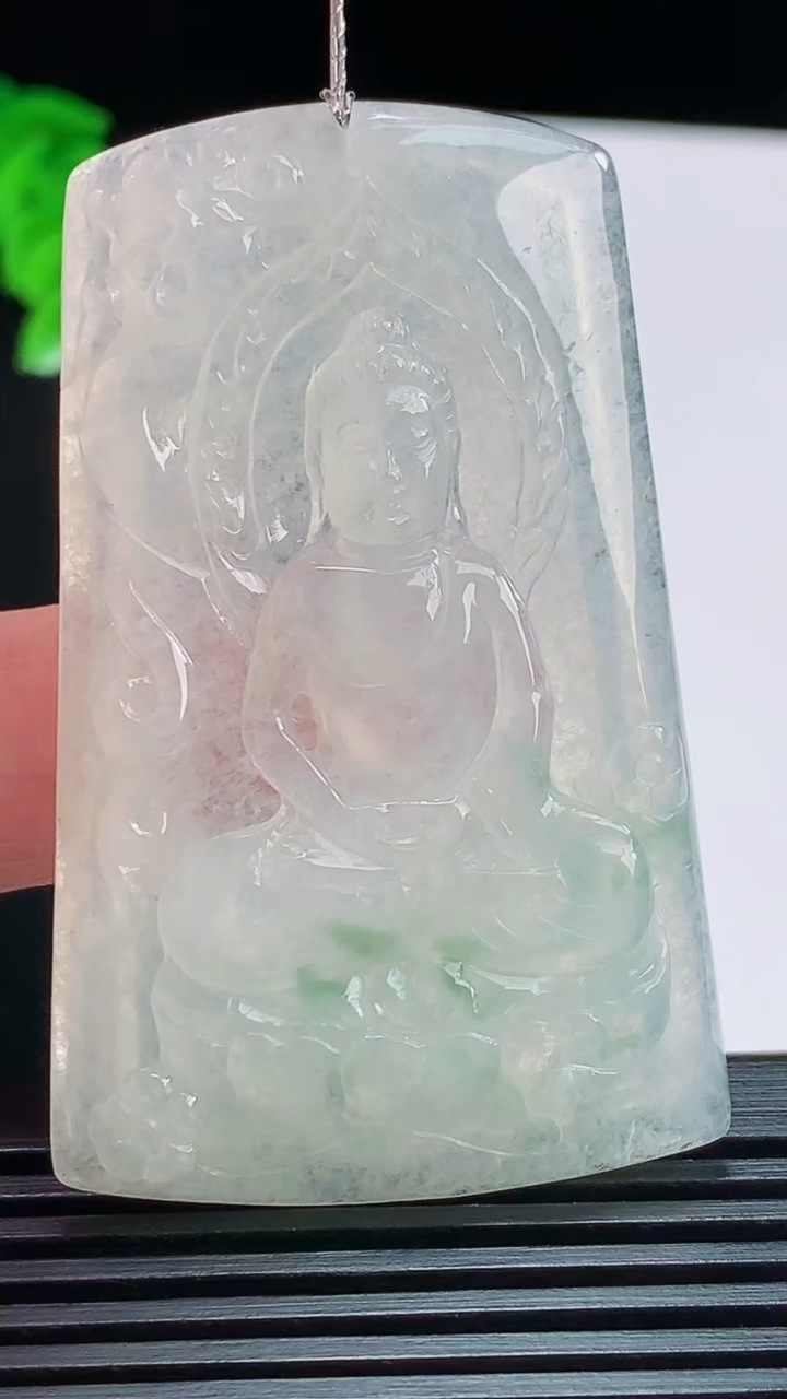 天然A货翡翠飘花大日如来佛吊坠，尺寸57-35-4.5 重量:19.25g
8月11日