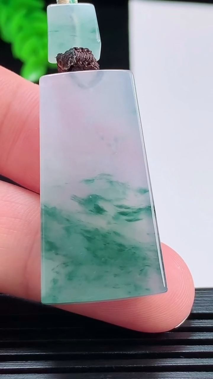 天然A货翡翠种飘花仿古无事牌吊坠，尺寸37-19.5-5.6 重量:13.31g
8月11日