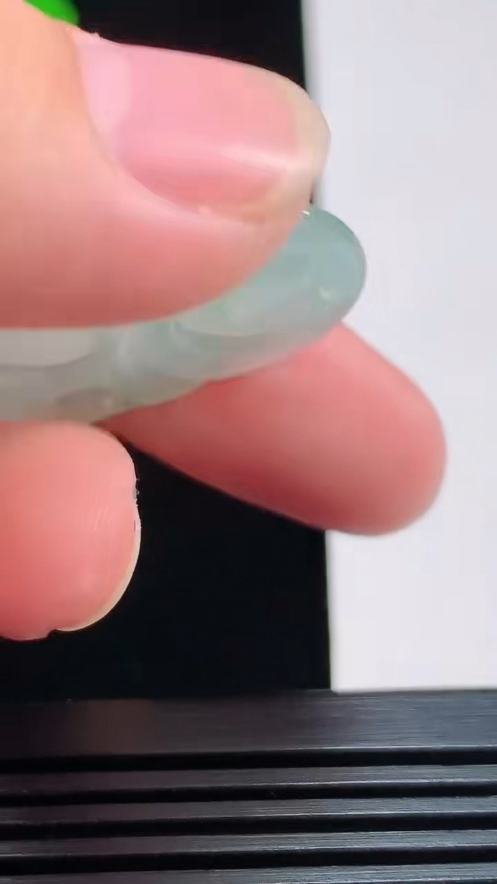 天然A货翡翠佛公吊坠，尺寸31-33.5-6 重量:9.17g
8月11日