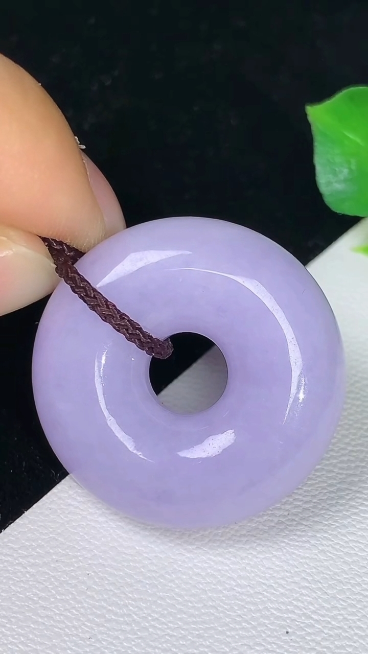天然A货翡翠紫罗兰平安环吊坠，尺寸27.3-9.5，重量:14.00g
8月11日