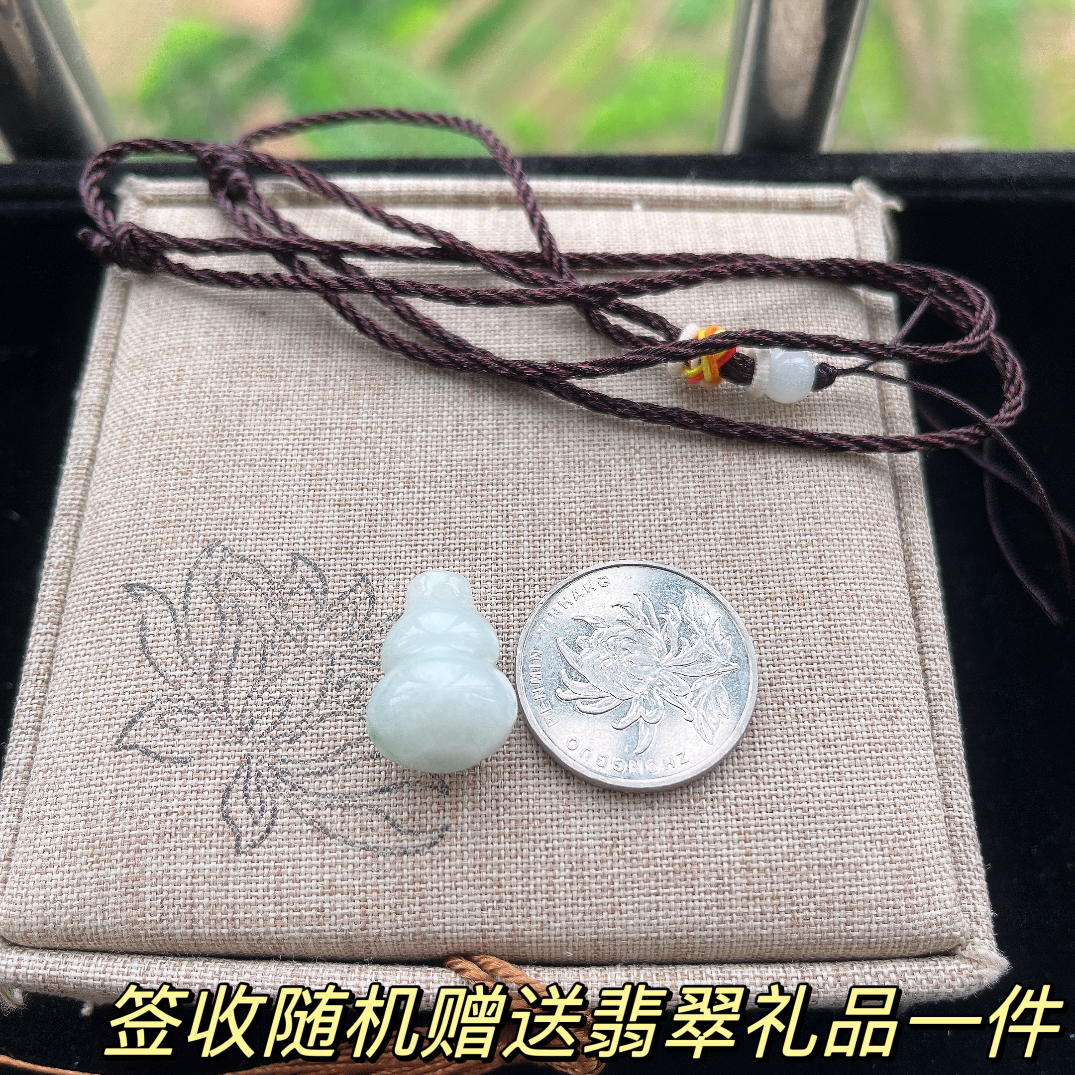 天然A货翡翠飘花佛公吊坠，尺寸28-30-6.2，重量:8.51g
8月11日