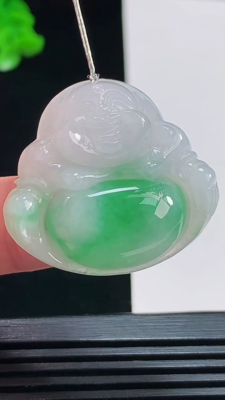 天然A货翡翠佛公吊坠，尺寸30-32-7.5 重量:10.40g
8月11日
