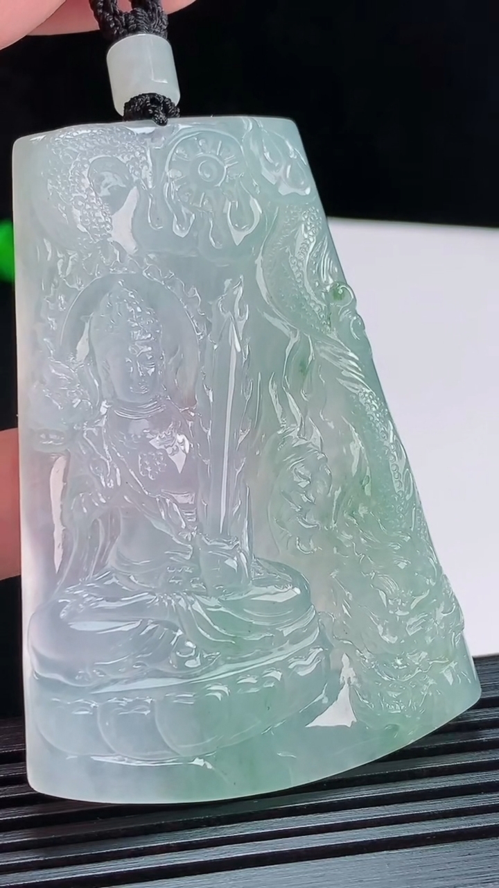 天然A货翡翠祥龙虚空藏菩萨吊坠，尺寸68-46-5.8 重量:40.56g
8月11日