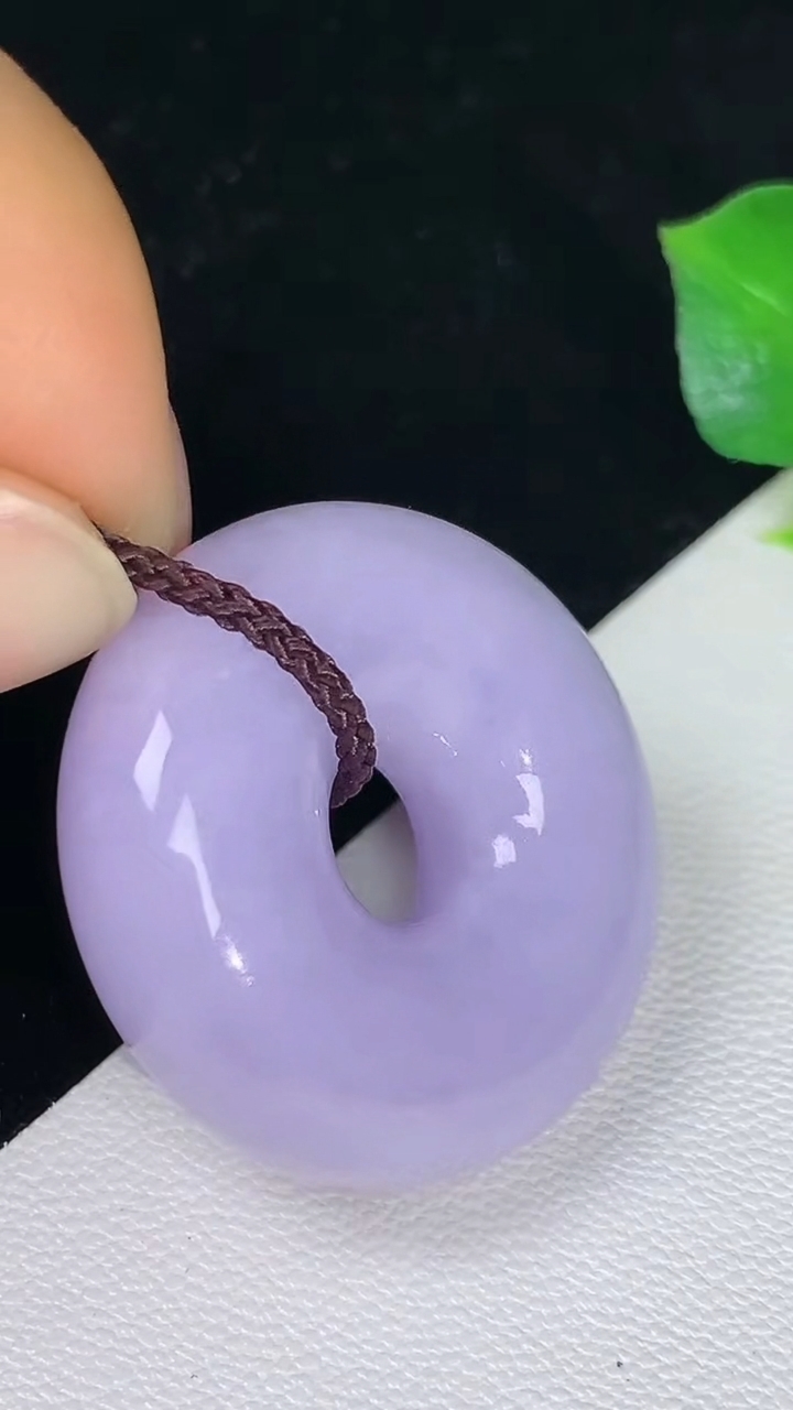 天然A货翡翠紫罗兰平安环吊坠，尺寸27.3-9.5，重量:14.00g
8月11日