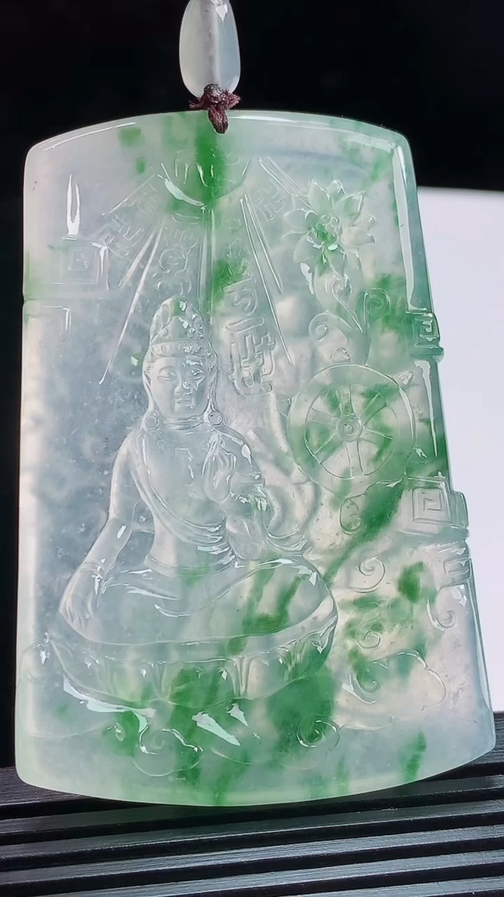 天然A货翡翠观音菩萨吊坠，尺寸66-45-6.3 重量:50.00g
8月11日