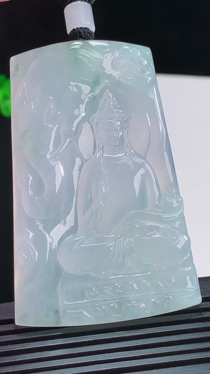 天然A货翡翠种飘花普贤菩萨吊坠，尺寸62.5-40-4.8 重量:34.34g
8月11日